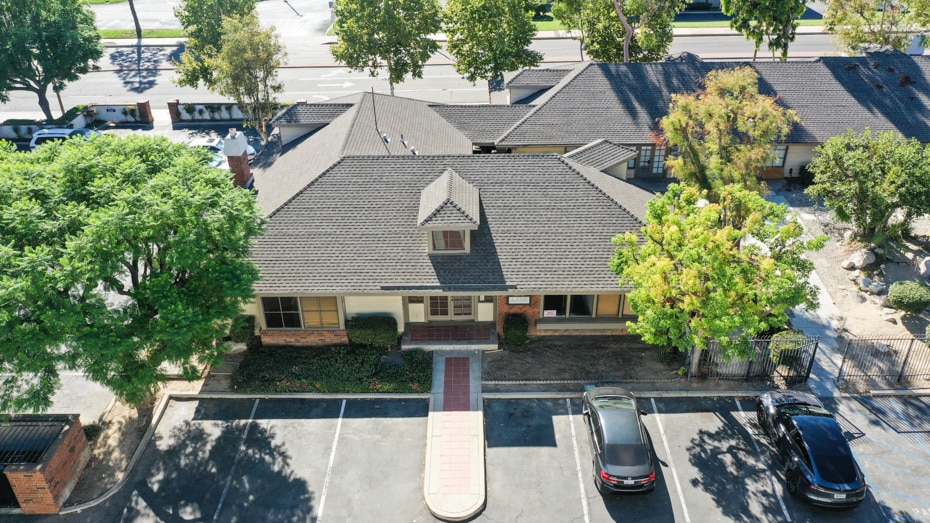 1810 E 17th St, Santa Ana, CA à louer - Photo de l’immeuble – Image 3 sur 42