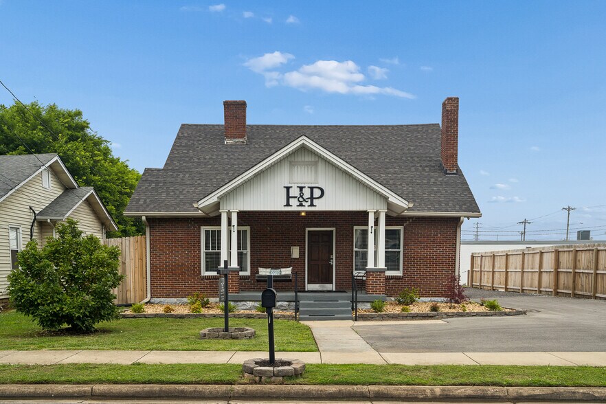 207 University Ave, Lebanon, TN à vendre - Photo de l’immeuble – Image 1 sur 32
