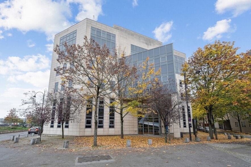 6-8 Rue Eugène Et Armand Peugeot, Rueil-Malmaison à vendre - Photo de l’immeuble – Image 1 sur 8