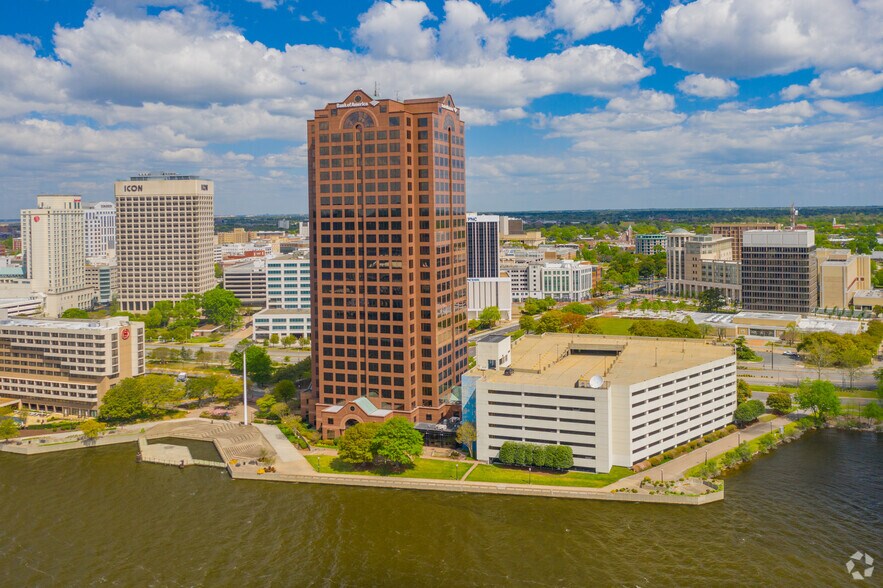 999 Waterside Dr, Norfolk, VA à louer - Photo principale – Image 1 sur 11