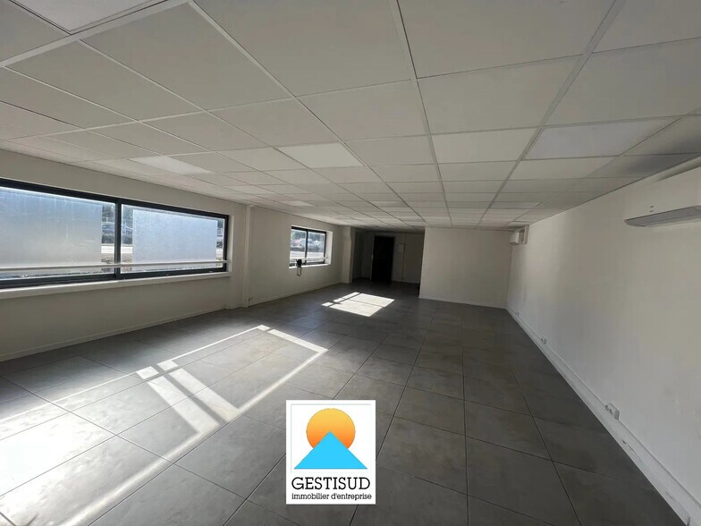 Bureau dans Aubagne à louer - Photo de l’immeuble – Image 2 sur 2