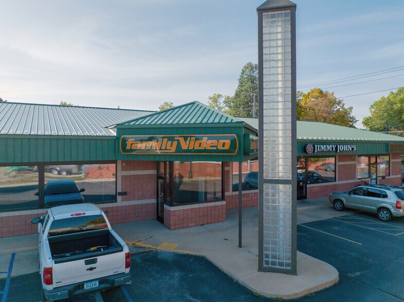 620 W Bremer Ave, Waverly, IA à louer - Photo de l’immeuble – Image 3 sur 5