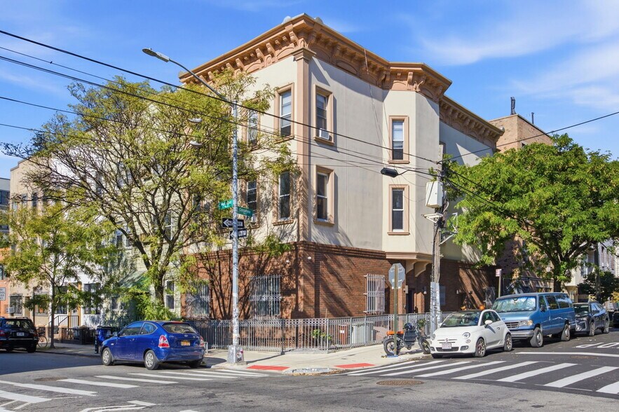 332 Manhattan Ave, Brooklyn, NY à vendre - Photo de l’immeuble – Image 1 sur 35