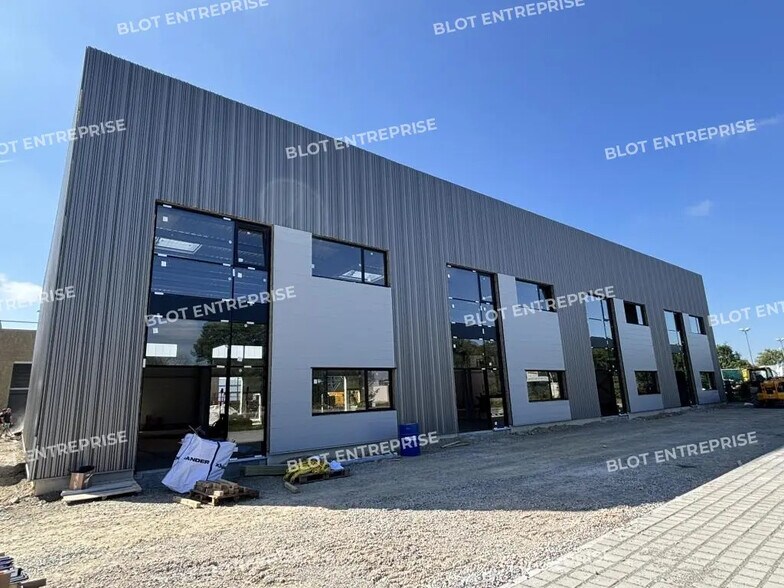 Local d'activités dans Thouaré-sur-Loire à vendre - Photo de l’immeuble – Image 1 sur 8