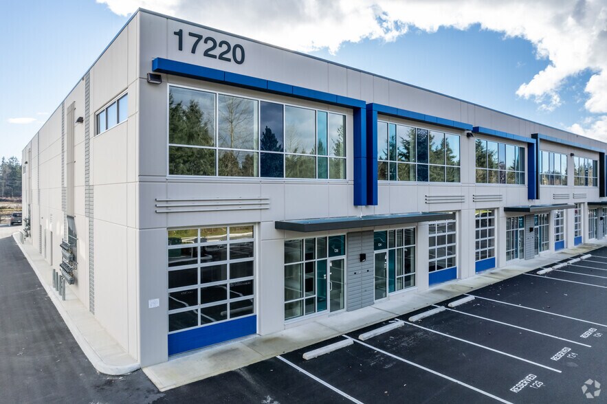 17220 56 Av, Surrey, BC à louer - Photo de l’immeuble – Image 2 sur 8