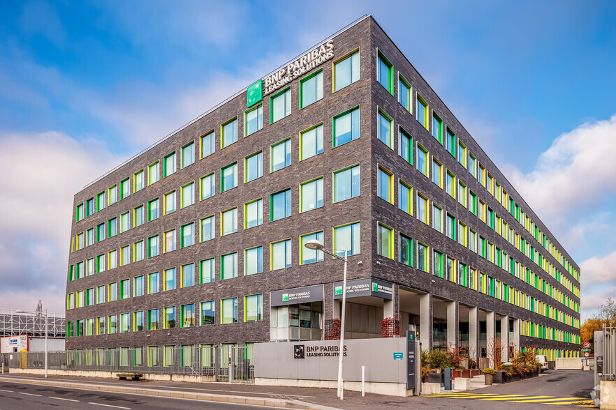 Bureau dans Nanterre à louer - Photo principale – Image 1 sur 3