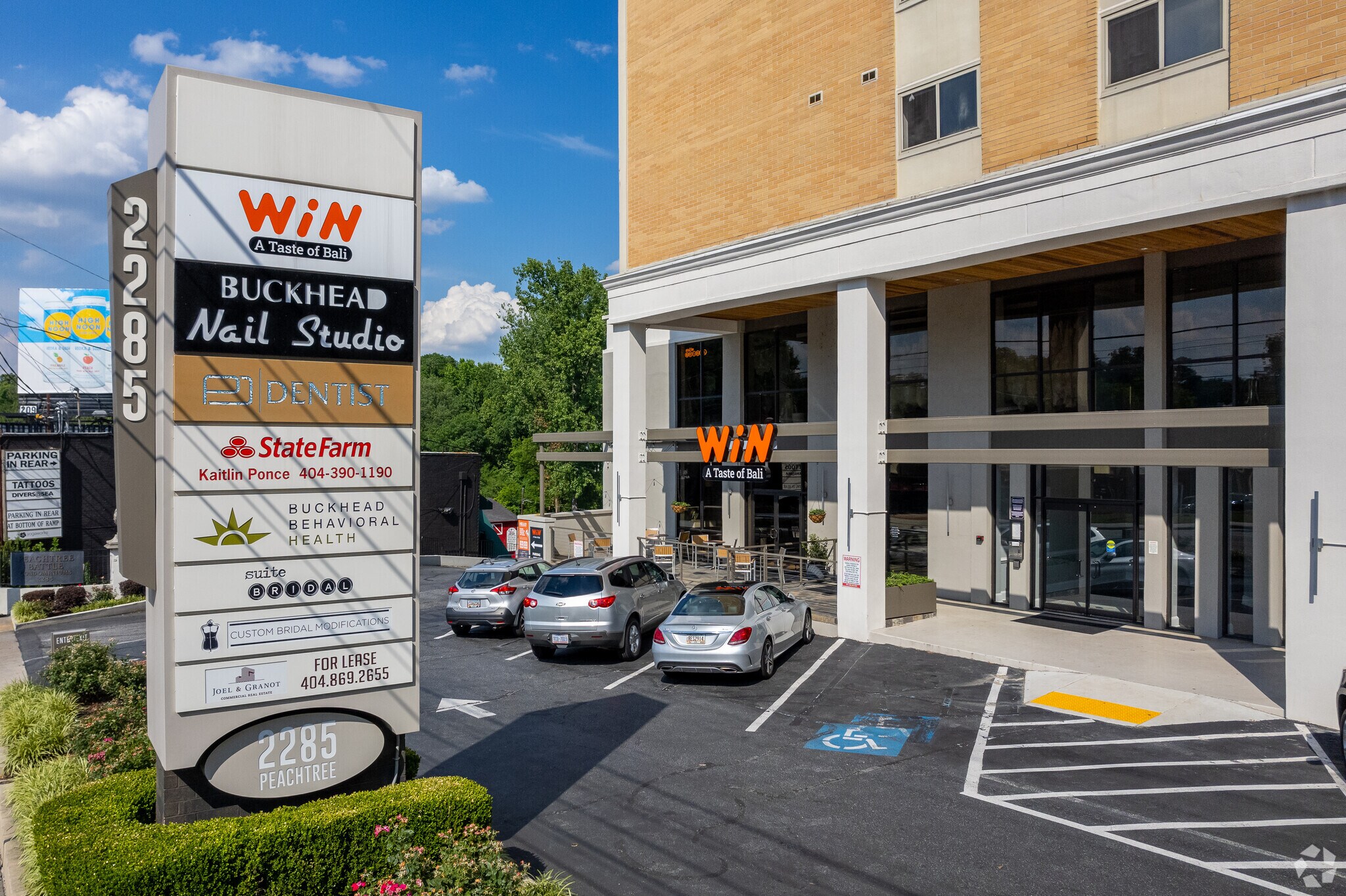 2285 Peachtree Rd NE, Atlanta, GA à louer Photo principale– Image 1 sur 9