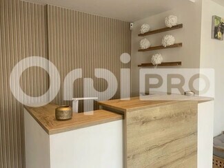 Plus de détails pour Local commercial à louer