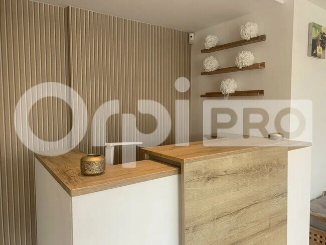 Plus de détails pour Local commercial à louer