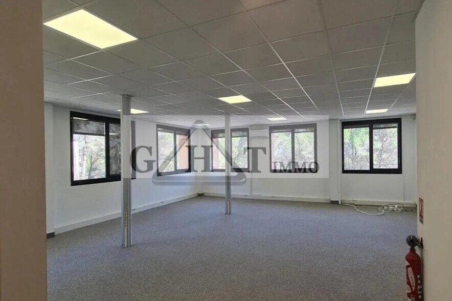 Bureau dans Valbonne à louer - Photo de l’immeuble – Image 3 sur 3