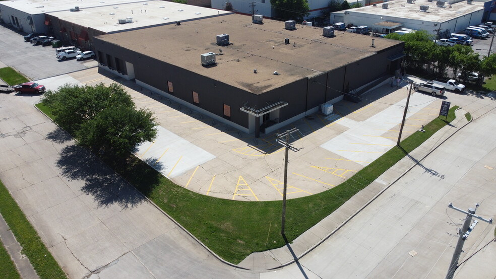 3400 Royalty Row, Irving, TX à louer - Photo de l’immeuble – Image 3 sur 14