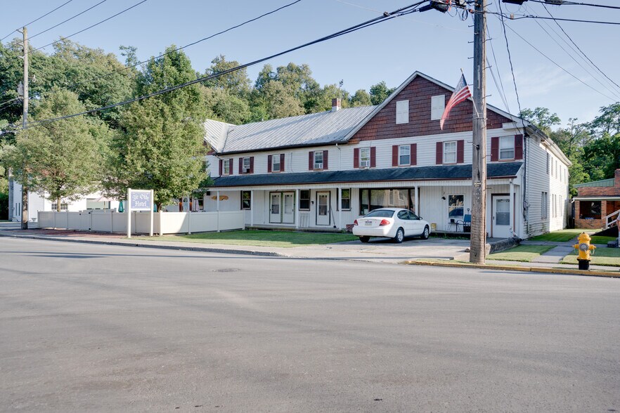 236 N Main St, Milroy, PA à vendre - Photo principale – Image 1 sur 39