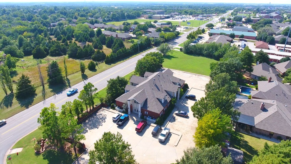 3317 E Memorial, Edmond, OK à vendre - Aérien – Image 2 sur 2