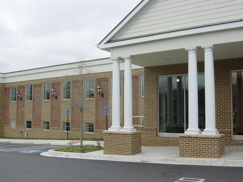 9701 Main St, Fairfax, VA à louer - Photo de l’immeuble – Image 3 sur 7
