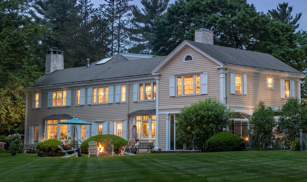 85 Stockbridge Rd, Lee, MA à vendre - Photo de l’immeuble – Image 1 sur 10