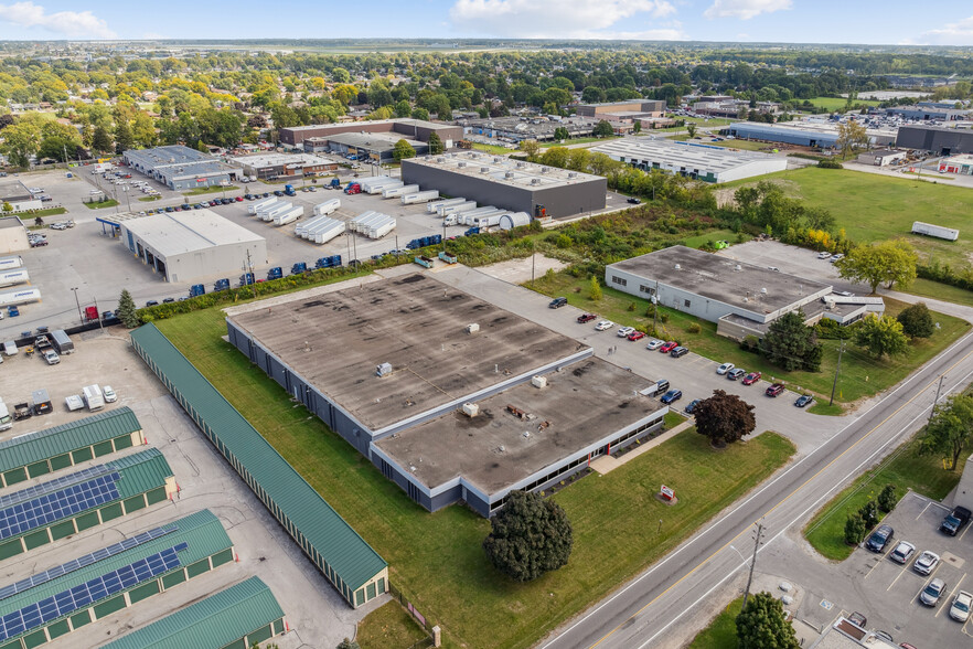 3090 Marentette Av, Windsor, ON à louer - Photo de l’immeuble – Image 3 sur 6