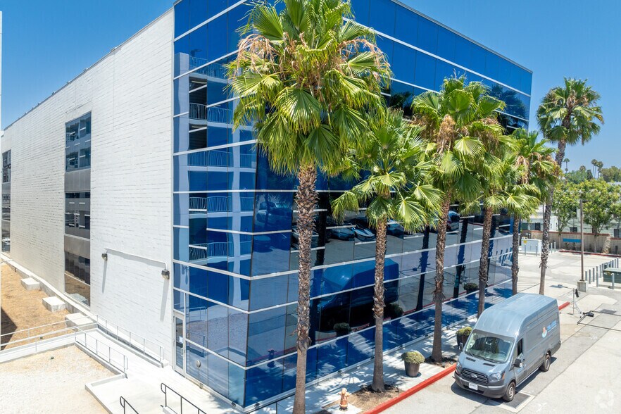 1350 N Western Ave, Los Angeles, CA à louer - Photo de l’immeuble – Image 3 sur 6