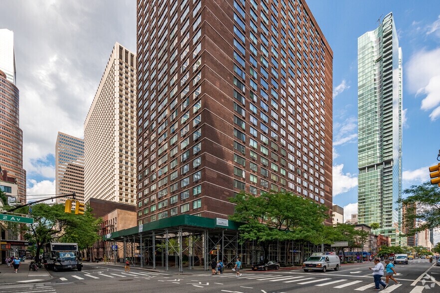 1029-1039 2nd Ave, New York, NY à vendre - Photo de l’immeuble – Image 2 sur 22