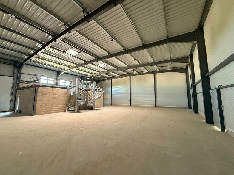 Industriel/Logistique dans Beauvais à louer - Photo de l’immeuble – Image 2 sur 5