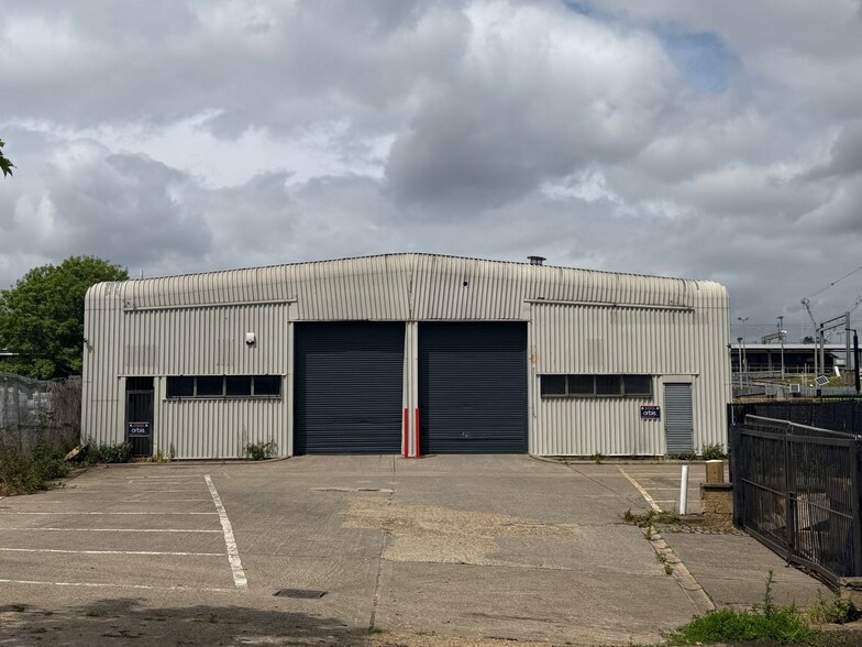 3 Old Oak Common Ln, Londres à louer - Photo de l’immeuble – Image 1 sur 9