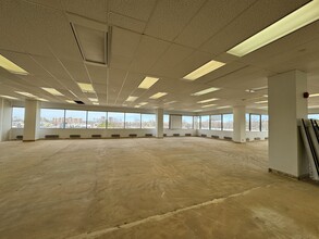 1547 Merivale Rd, Ottawa, ON à louer Photo intérieure– Image 2 sur 5