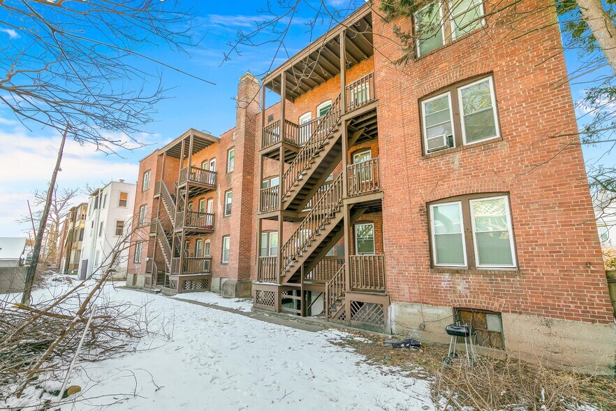 34-38 Beacon St, Hartford, CT à vendre - Photo de l’immeuble – Image 3 sur 12