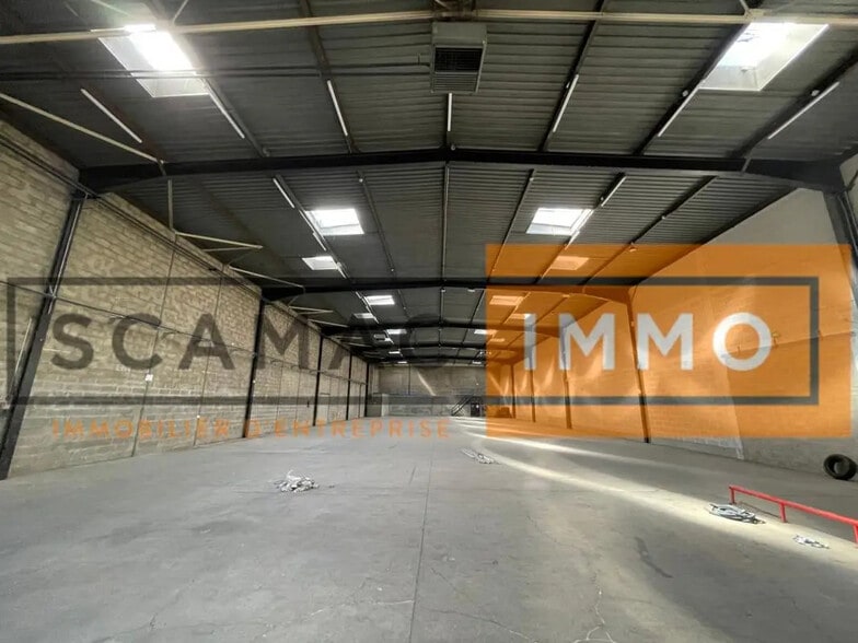 Industriel/Logistique dans MORANGIS à louer - Photo de l’immeuble – Image 2 sur 7