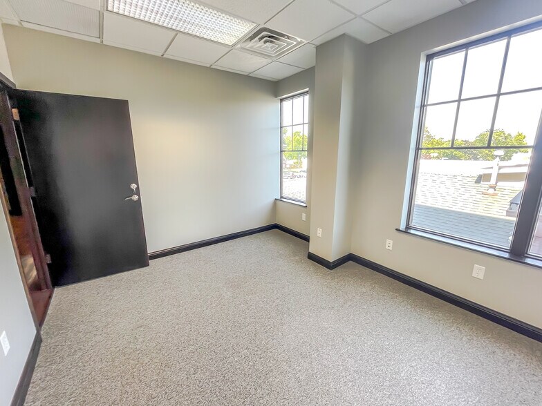 123 N Main St, Crown Point, IN à louer - Photo de l’immeuble – Image 3 sur 22