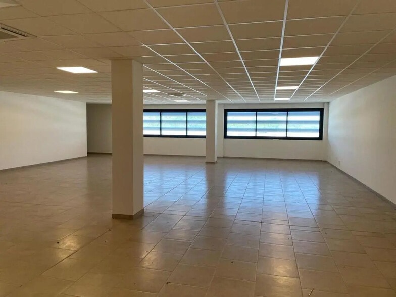 Bureau dans La Crau à louer - Photo de l’immeuble – Image 2 sur 6