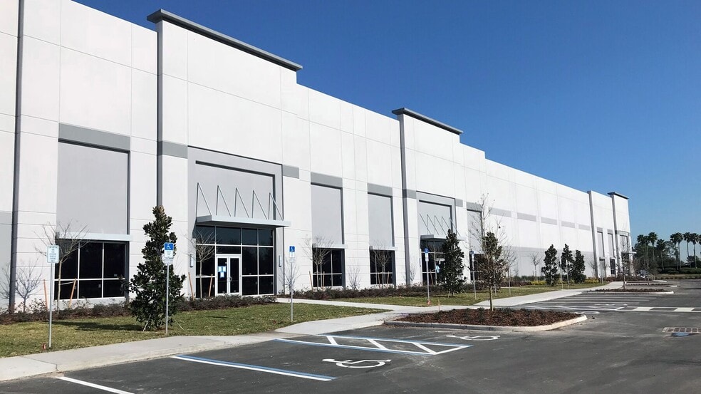 2050 Tradeport Dr, Orlando, FL à louer - Photo principale – Image 1 sur 11