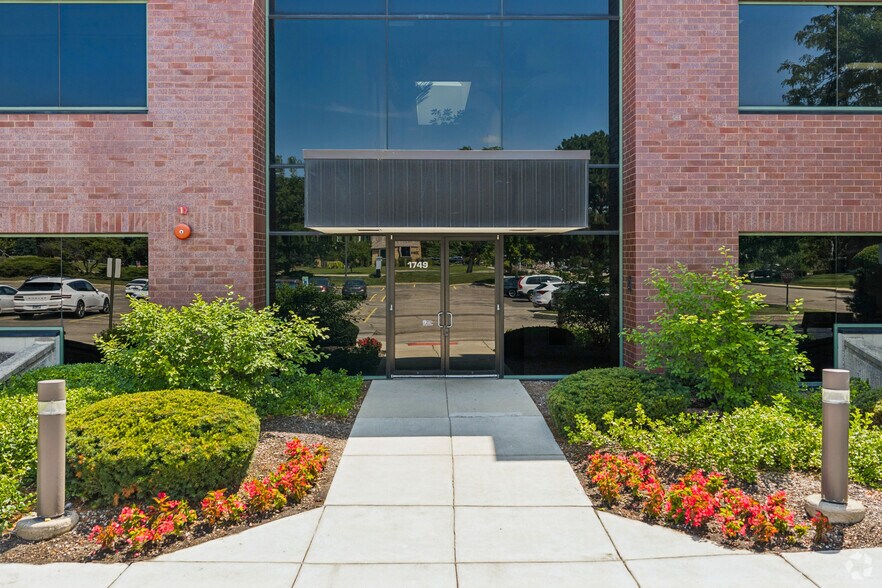 1749 S Naperville Rd, Wheaton, IL à louer - Photo de l’immeuble – Image 3 sur 11