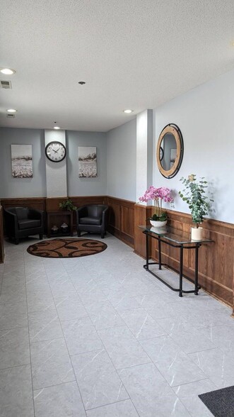 205 Washington St, Burlington, IA à louer - Hall d’entrée – Image 2 sur 12
