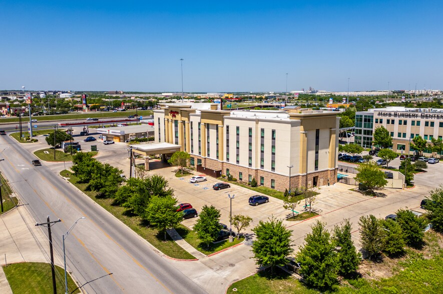 151 Bunton Creek Rd, Kyle, TX à vendre - Photo de l’immeuble – Image 2 sur 16