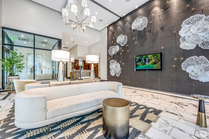 1080 W Peachtree St NW, Atlanta, GA à louer - Photo de l’immeuble – Image 3 sur 30