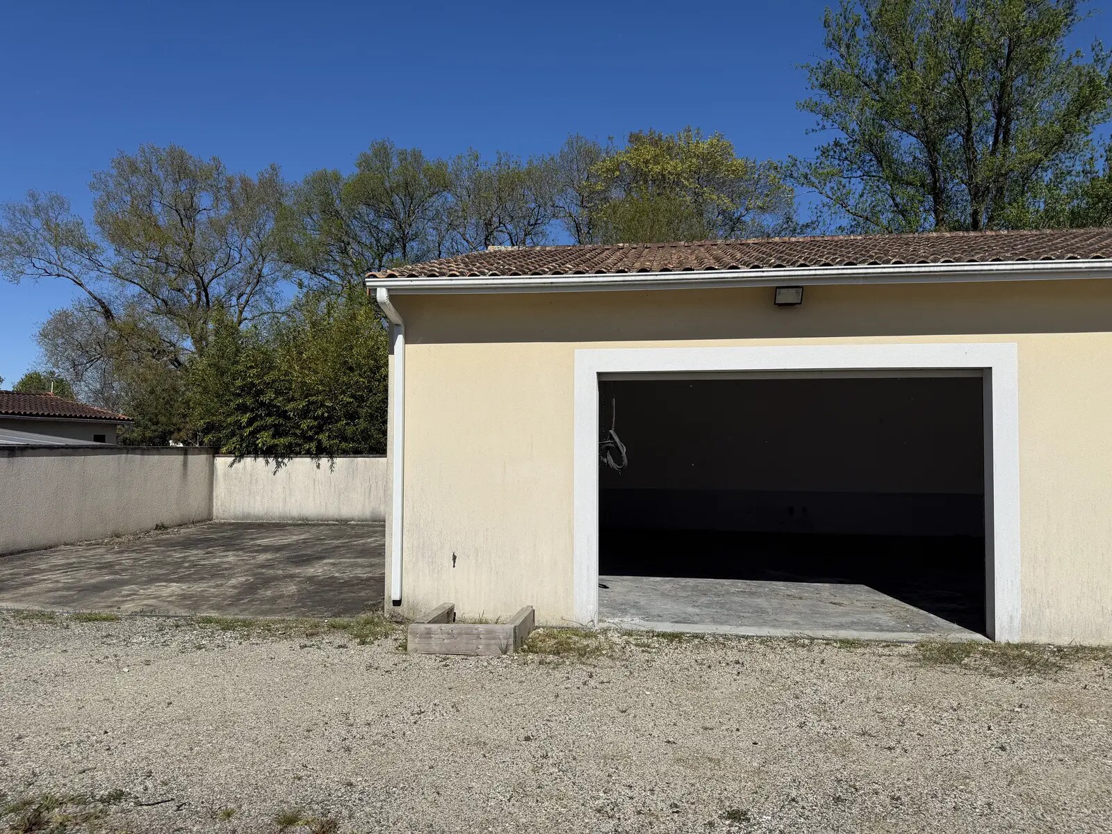 Local d'activités dans Ambarès-et-Lagrave à vendre Photo de l’immeuble– Image 1 sur 10