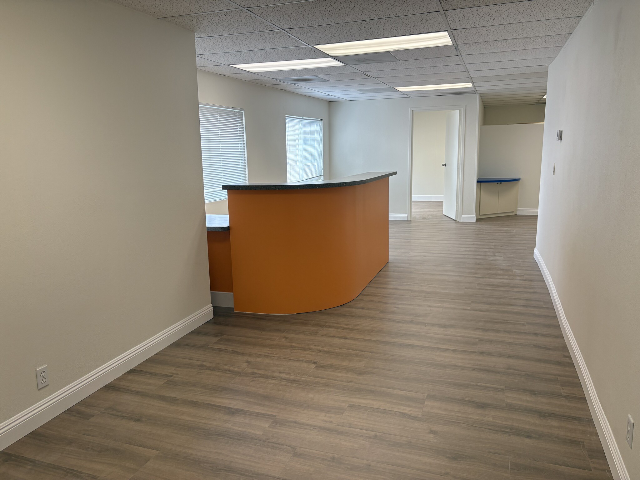 8345 Reseda Blvd, Northridge, CA à louer Photo intérieure– Image 1 sur 5