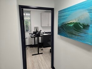 2220 Lynn Rd, Thousand Oaks, CA à louer Photo intérieure– Image 2 sur 12