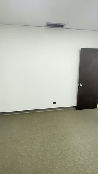 521 S La Grange Rd, La Grange, IL à louer - Vidéo sur l’annonce professionnelle – Image 2 sur 41