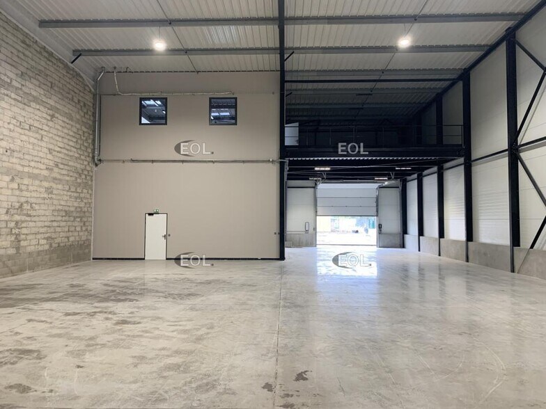 Local d’activités dans Les Pavillons-sous-Bois à louer - Photo de l’immeuble – Image 2 sur 5