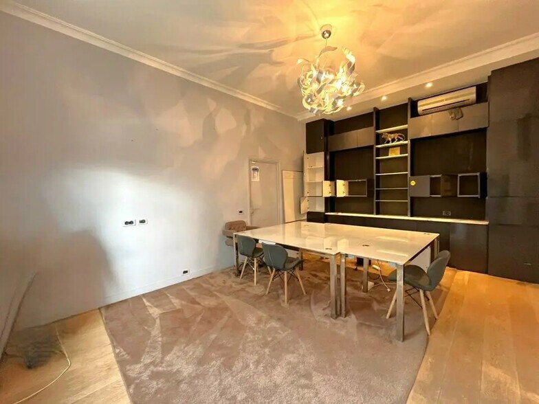 Local commercial dans Antibes à louer - Photo de l’immeuble – Image 3 sur 10