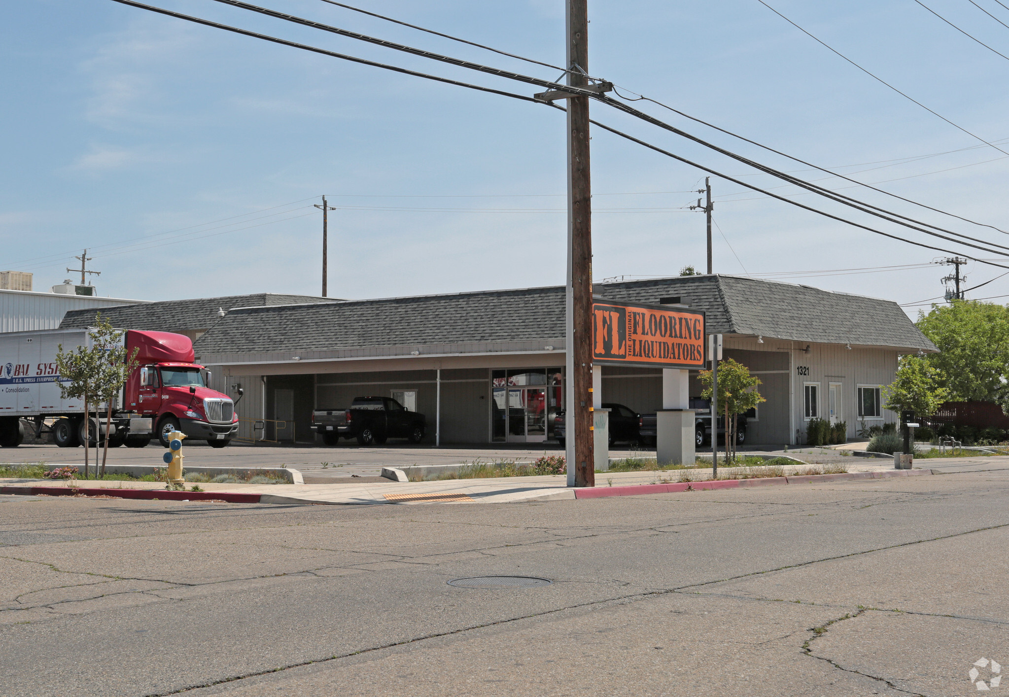 1321 Railroad Ave, Clovis, CA à louer Photo principale– Image 1 sur 3