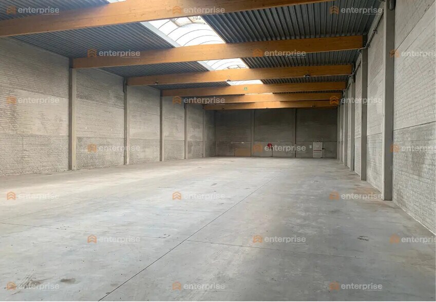 Local d'activités dans Cysoing à vendre - Photo de l’immeuble – Image 2 sur 7