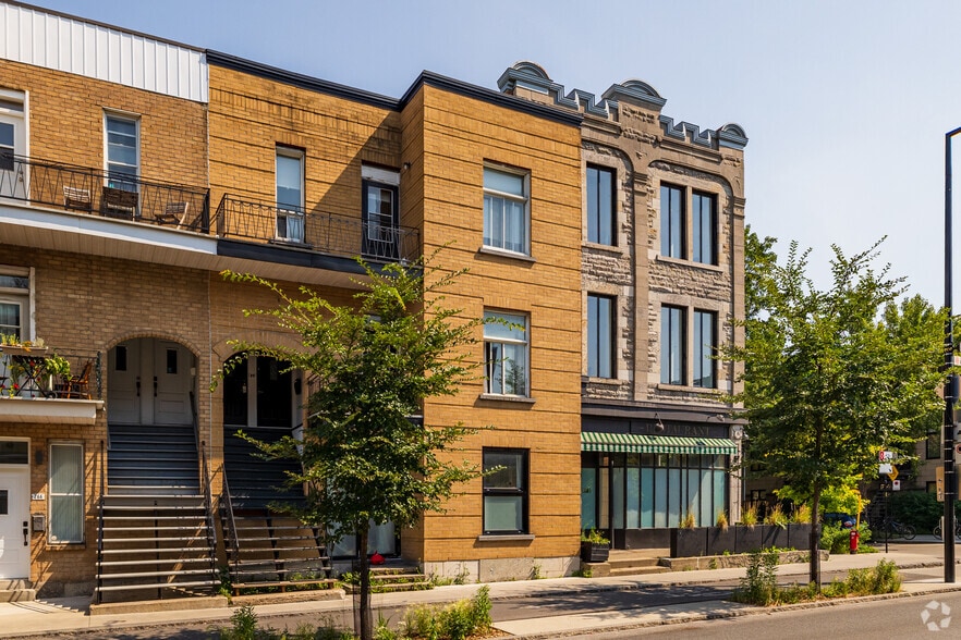 250 Av Des Pins E, Montréal, QC à louer - Photo de l’immeuble – Image 2 sur 18