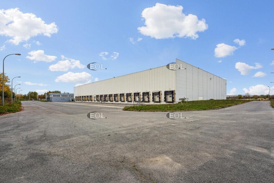 Industriel/Logistique dans SAINT-OUEN-L'AUMONE à louer - Photo de l’immeuble – Image 3 sur 12