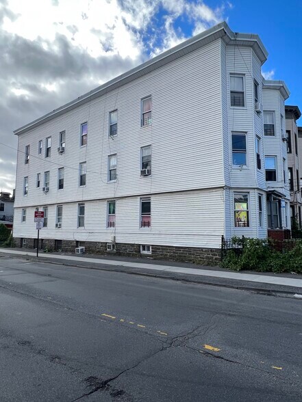 24 Units * Mt. Vernon * 8% CAP RATE! portefeuille de 3 biens à vendre sur LoopNet.fr - Photo de l’immeuble – Image 3 sur 27