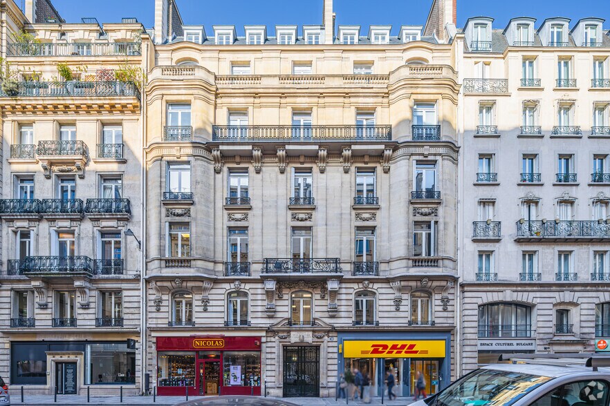 30 Rue La Boétie, Paris à louer - Photo de l’immeuble – Image 3 sur 11