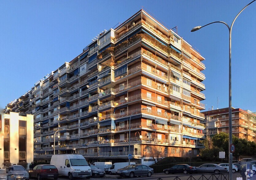Local commercial dans Alcorcón, Madrid à louer - Photo de l’immeuble – Image 1 sur 2
