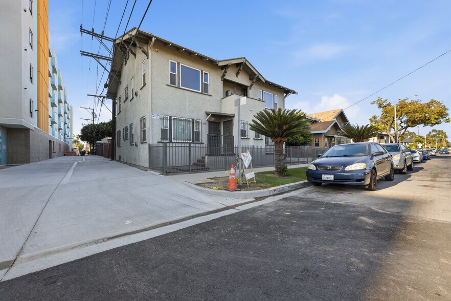 325 E 14th St, Long Beach, CA à vendre - Photo de l’immeuble – Image 2 sur 21