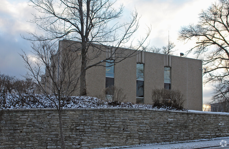 250 William Howard Taft Rd, Cincinnati, OH à vendre - Photo de l’immeuble – Image 3 sur 3