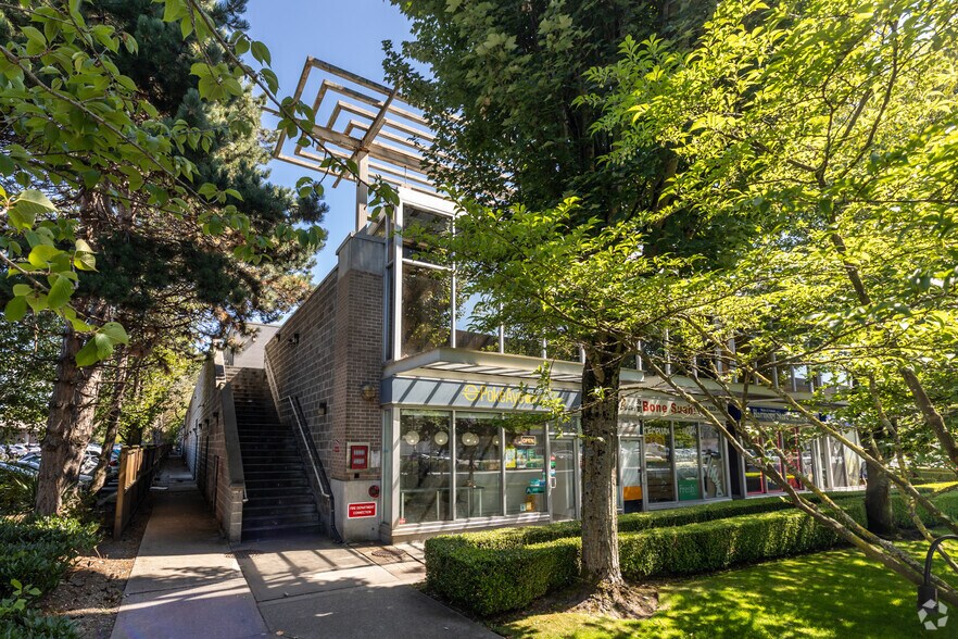 4540 No 3 Rd, Richmond, BC à vendre - Photo de l’immeuble – Image 3 sur 4